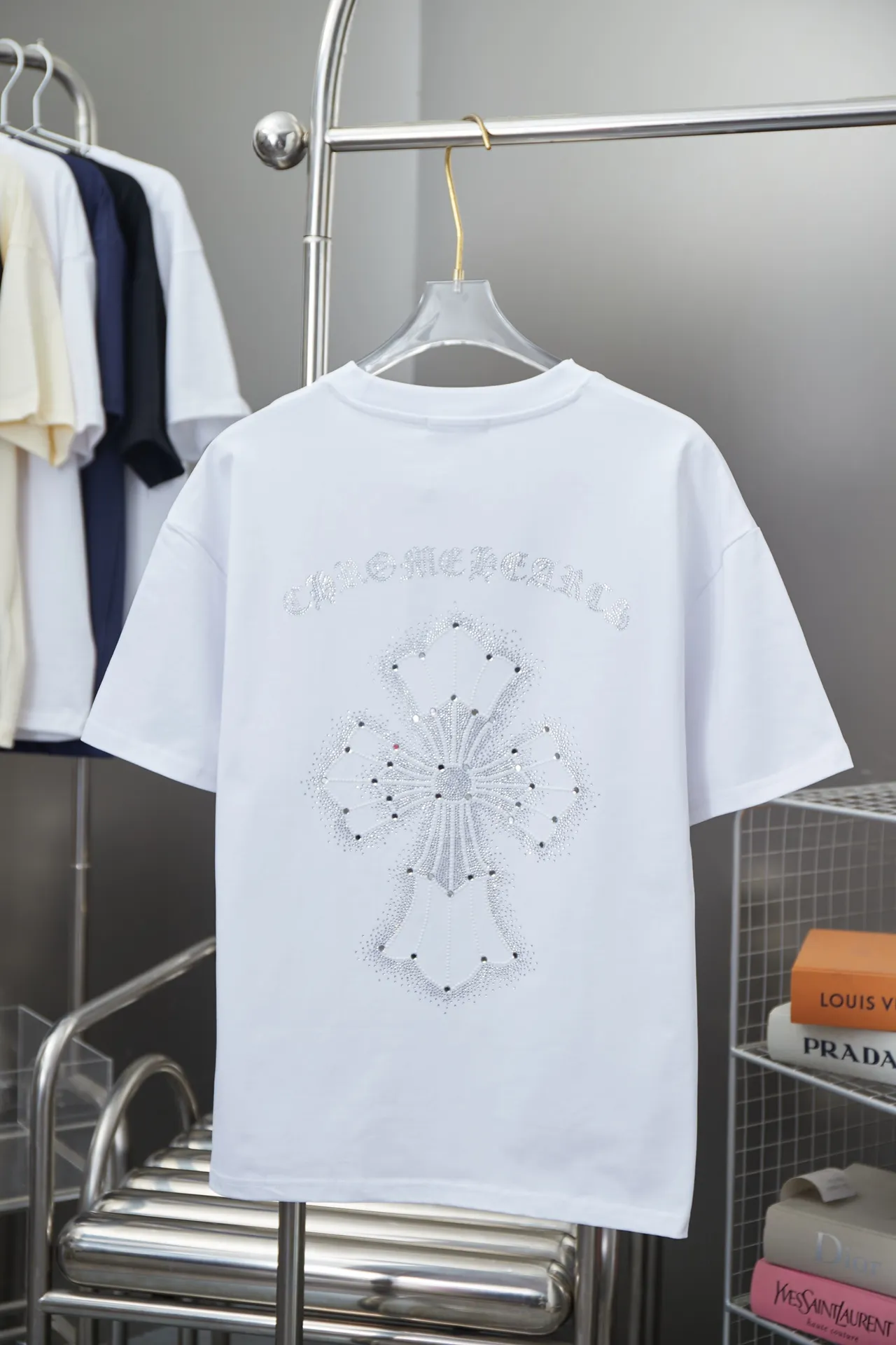🅿️200 Chrome Hearte 25SS early spring new model, hot diamond short sleeves, light luxury, essential item for daily commuting for men and women, correct version, welcome to compare, detailed features · 280 grams of 100% pure cotton double yarn jersey fabric · Special thickened 32 pieces of double-strand 1X1 thread in the same vat custom dyeing · Imported Australian matte pearlescent diamonds · Double needle stitching and cross-stitching technology · Original main mark, washed tag, brand moisture-proof paper packaging Color: black/white/grey Size: S/M/L/XL